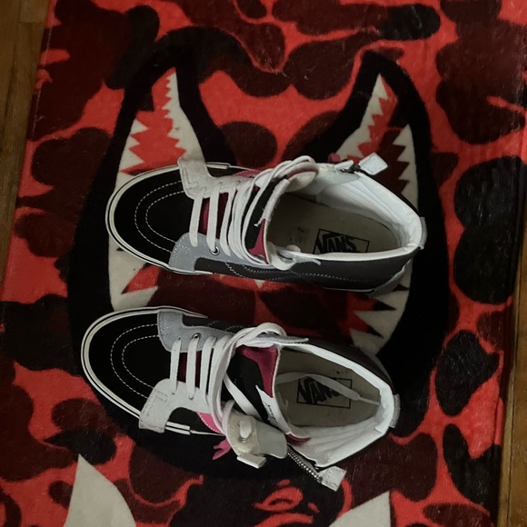 Vans - Picture 2 of 4